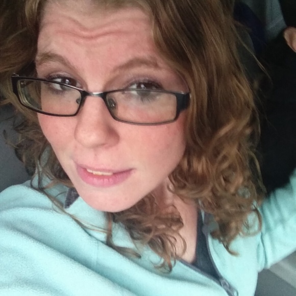 Meet your Posher, Jenn - Picture 5 of 7